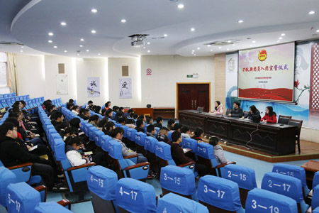 我校隆重举行2017秋学期新团员入团宣誓仪式