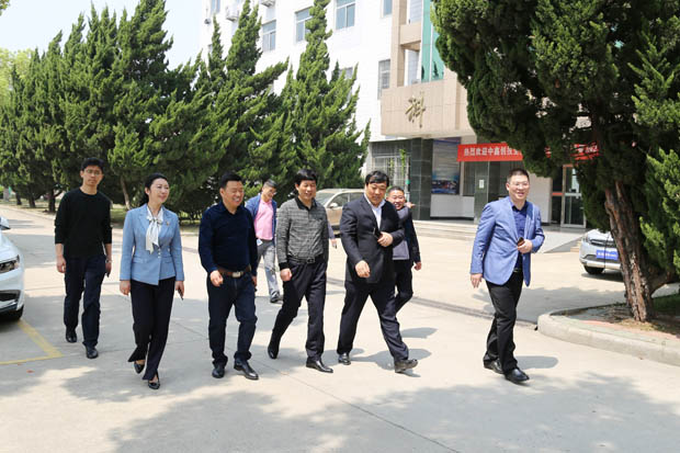 山东省成武县一行来我校交流访问